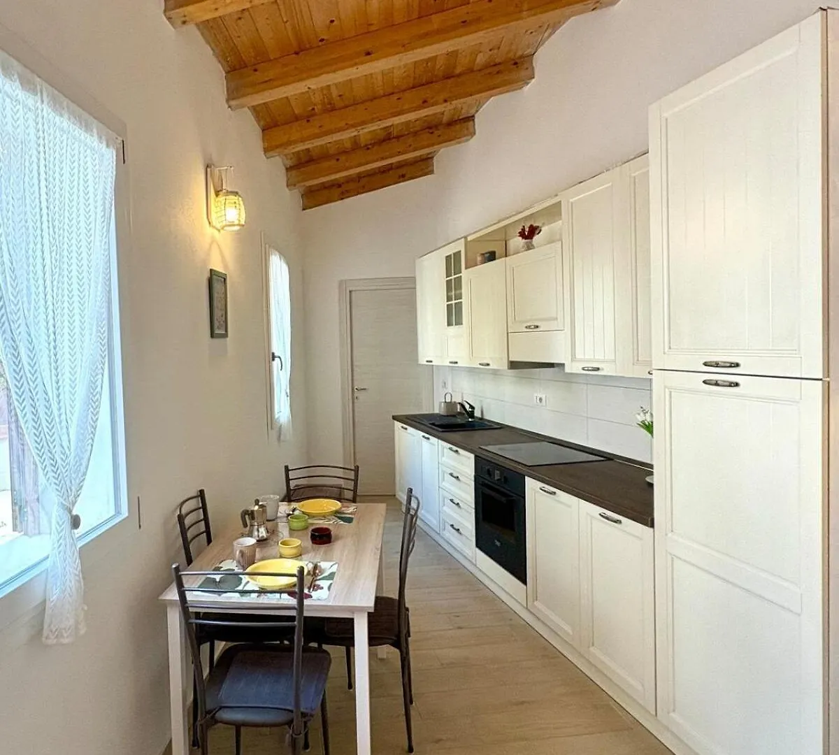 Nura'S - Casa Linda City Center Alghero 0*,  Itália